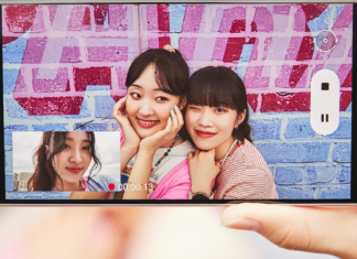 Fan of mobile vlogging? Samsung has an epic smartphone for that!