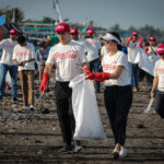 Coca-Cola PH President Tony del Rosario joined the coastal cleanup in Tanza, Cavite